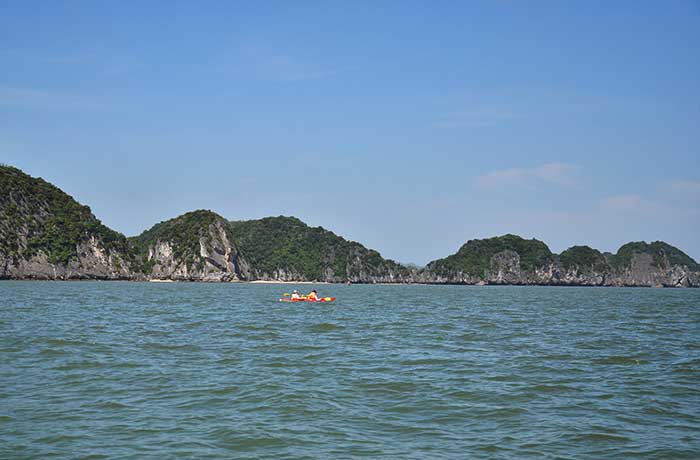 Lan ha bay kayaking